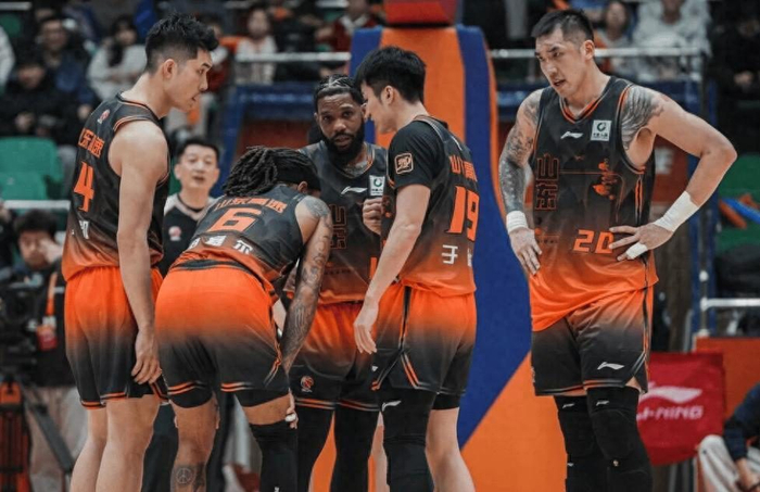 开云体育-合砍81+17，山东三叉戟大爆发！高诗岩7+5甘当绿叶，于德豪成混子|山东队|联赛|山东男篮|邱彪|球队_新浪体育_新浪新闻